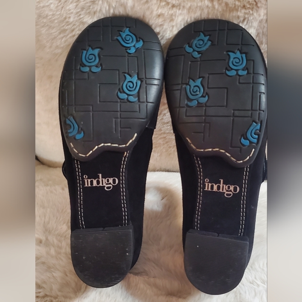 Indigo Mary Jane Black Suede leather Women's  1.5" Heel. Sz 6 - Picture 3 of 8
